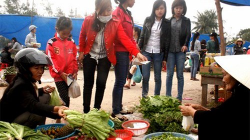 Phòng[-]Nội[-]vụ[-]huyện[-]Di[-]Linh[-]đã[-]có[-]văn[-]bản[-]“lạ[-]”[-]khi[-]cấm[-]cán[-]bộ,[-]công[-]chức,[-]viên[-]chức,[-]người[-]lao[-]động[-]của[-]các[-]cơ[-]quan[-]trong[-]địa[-]phương[-]đi[-]chợ[-]mua[-]sắm[-]tại[-]khu[-]vực[-]chợ[-]cũ[-]Di[-]Linh[-]-Ảnh[-]minh[-]họa:[-]TL